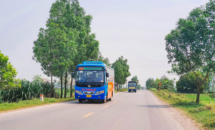Sử dụng xe bus đi Làng cổ Đường Lâm là lựa chọn hợp lý 